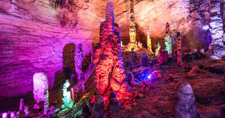Cueva del dragón amarillo: un inframundo enorme y fascinante