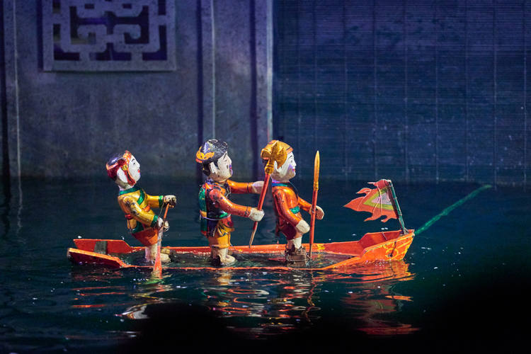 Aprecie el espectáculo de marionetas de agua