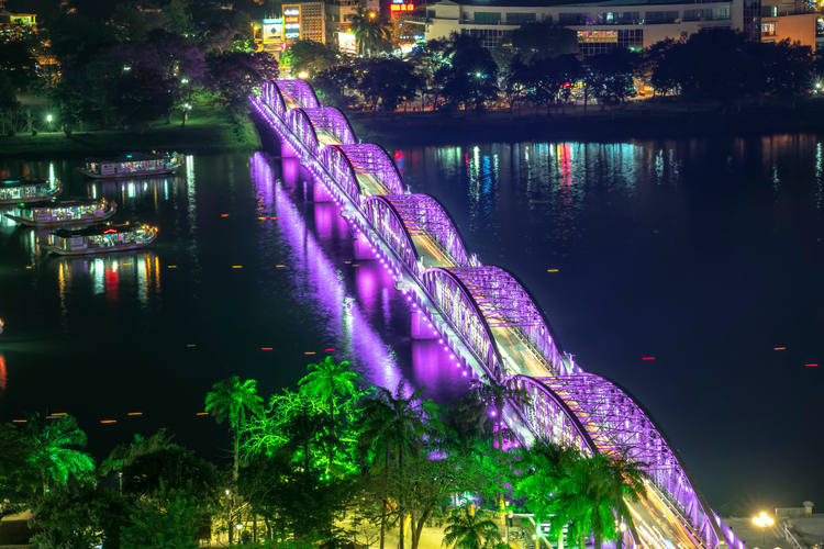 Río Perfume en la noche