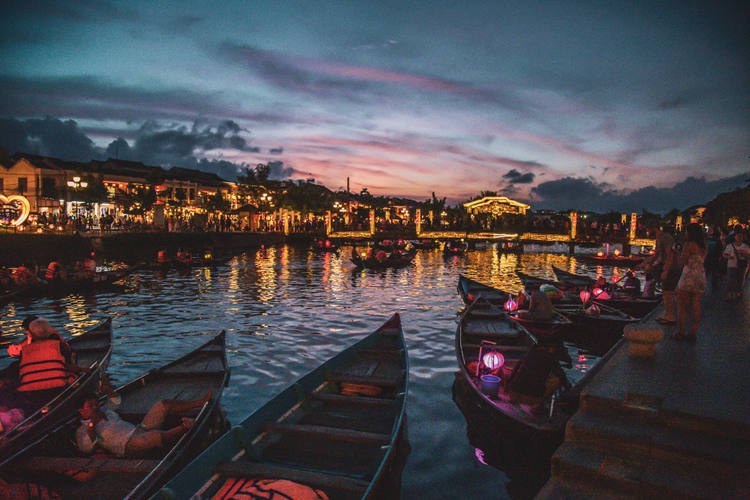 Río Perfume en la noche